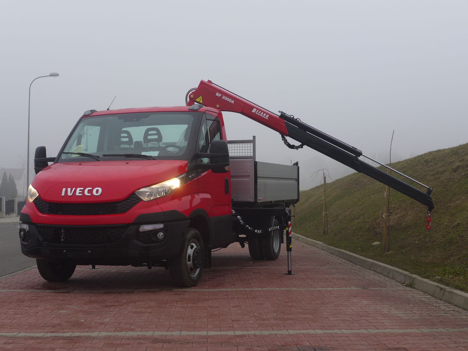 dźwig befard z hakiem na busa iveco